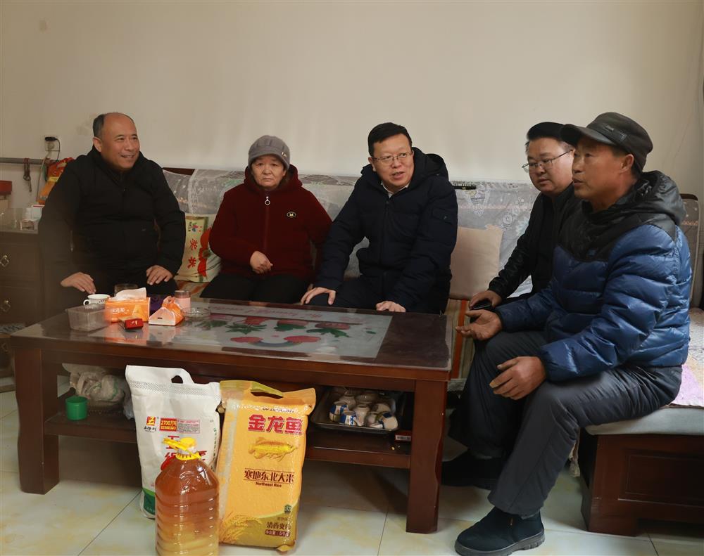新春送溫暖 幫扶顯擔(dān)當(dāng)！ 濟(jì)南產(chǎn)發(fā)集團(tuán)走訪慰問“第一書記”幫扶村